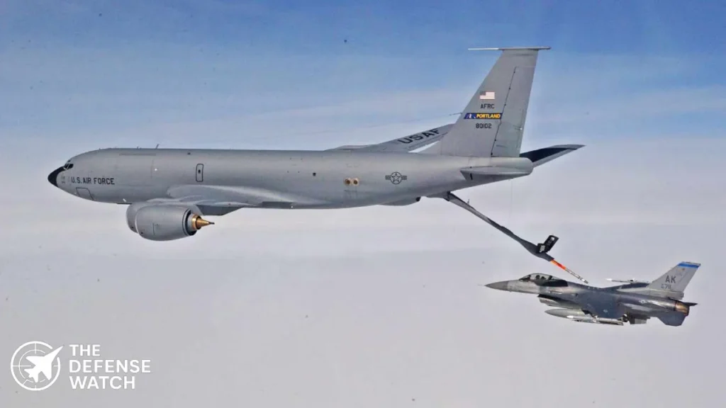 efuleing a F-16 fighter