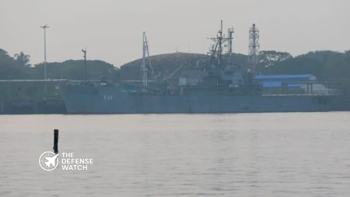 Iranian landing ship Kochi docking